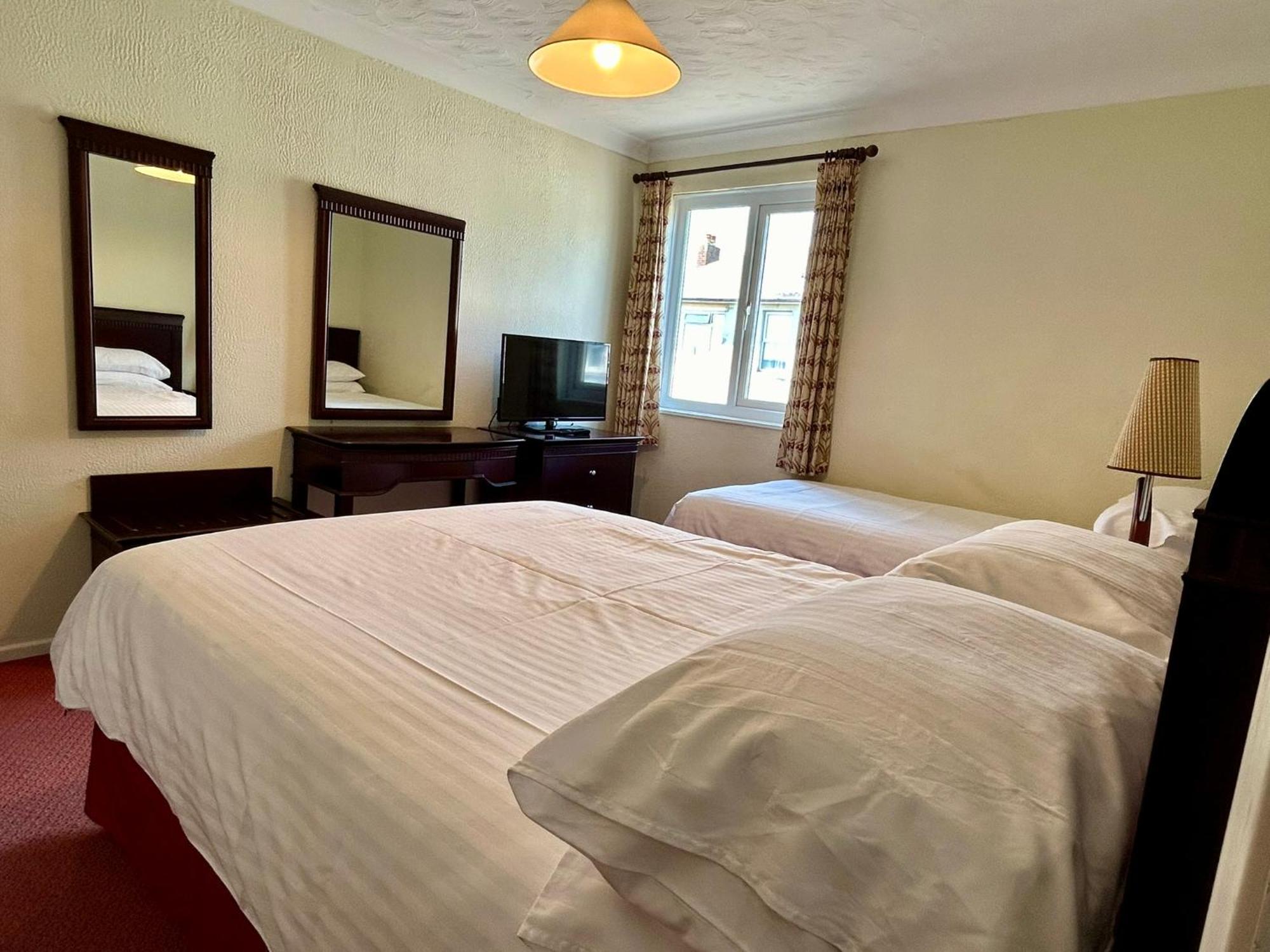 Regent Court - Seafront, Sandown - Free Car Ferry For Bookings Of 3 Or More Nights, Subject To Availability Habitación foto