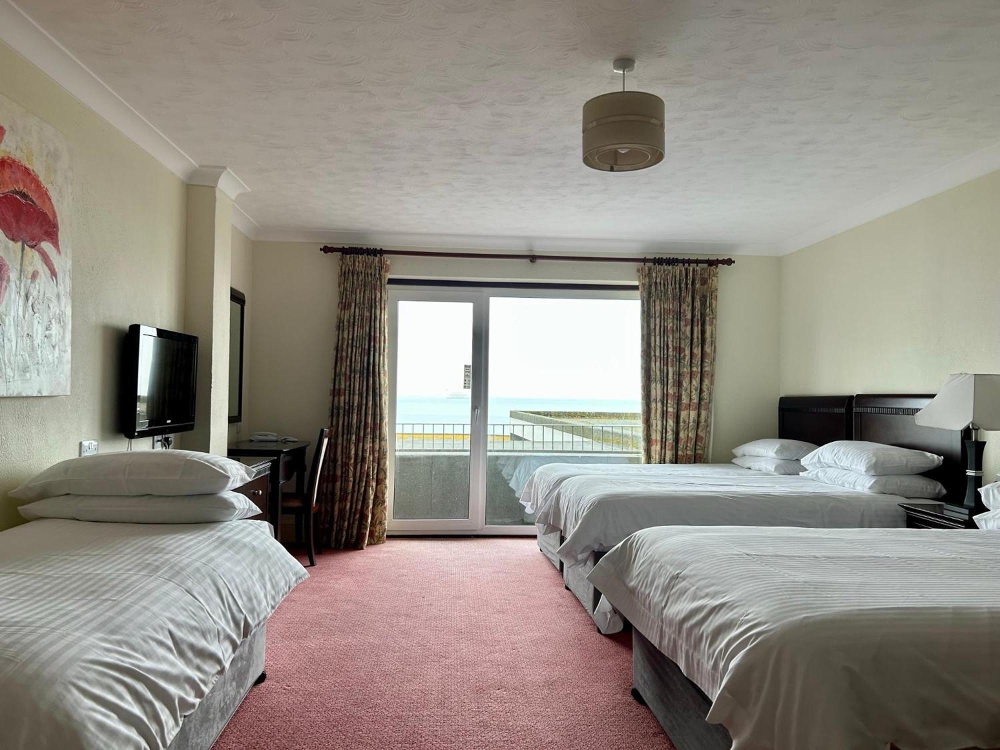 Regent Court - Seafront, Sandown - Free Car Ferry For Bookings Of 3 Or More Nights, Subject To Availability Habitación foto