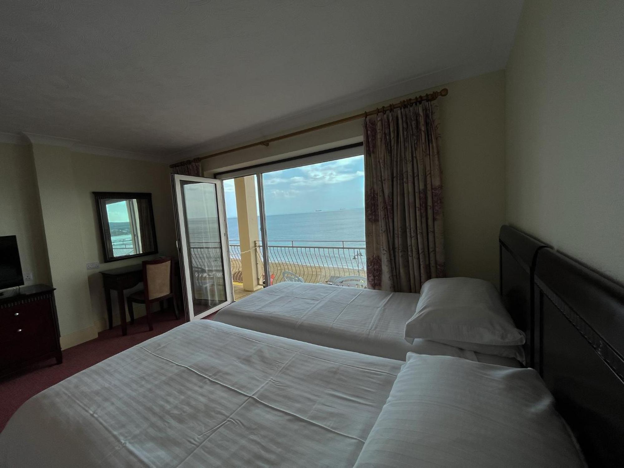 Regent Court - Seafront, Sandown - Free Car Ferry For Bookings Of 3 Or More Nights, Subject To Availability Habitación foto