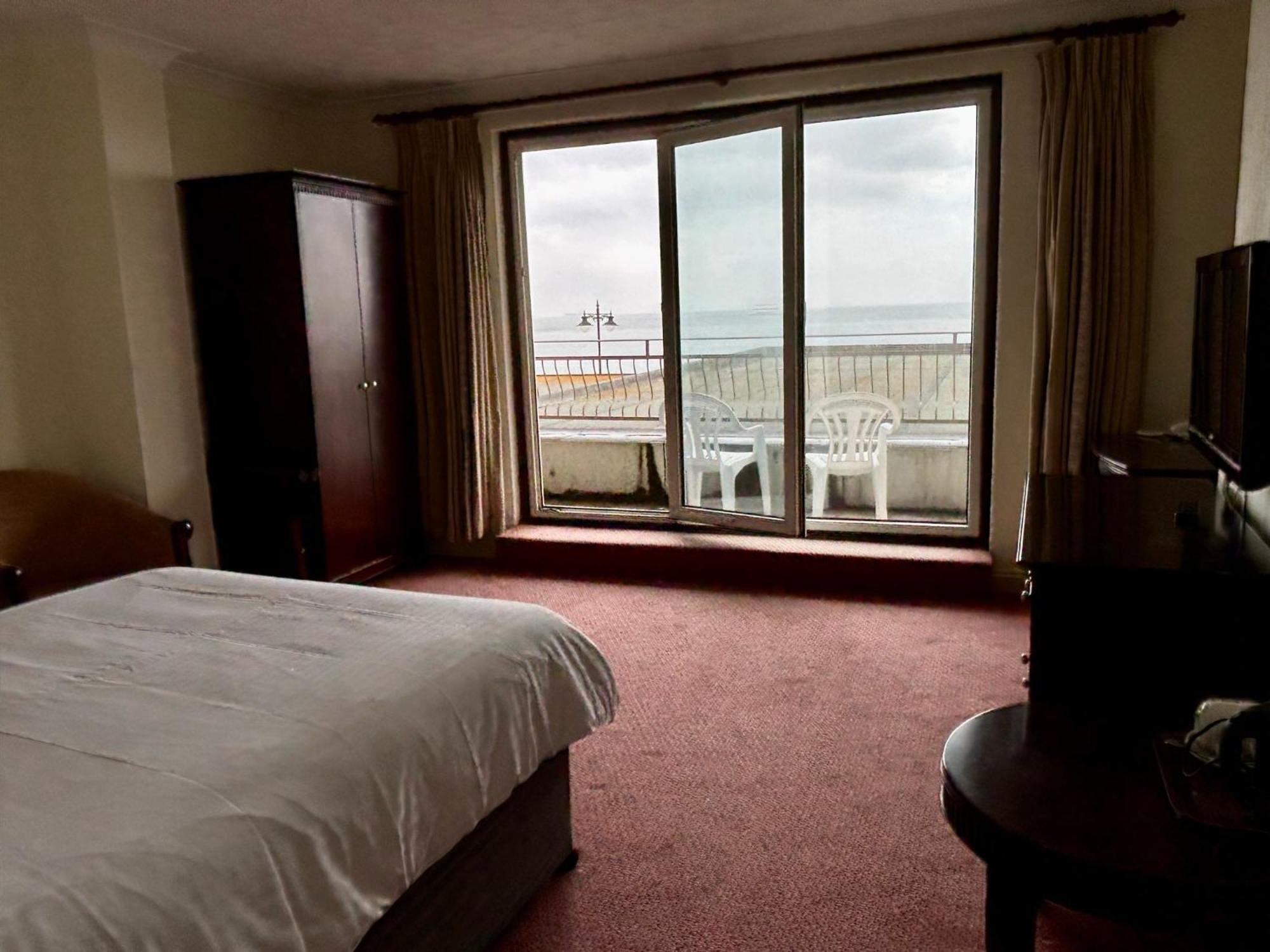 Regent Court - Seafront, Sandown - Free Car Ferry For Bookings Of 3 Or More Nights, Subject To Availability Habitación foto